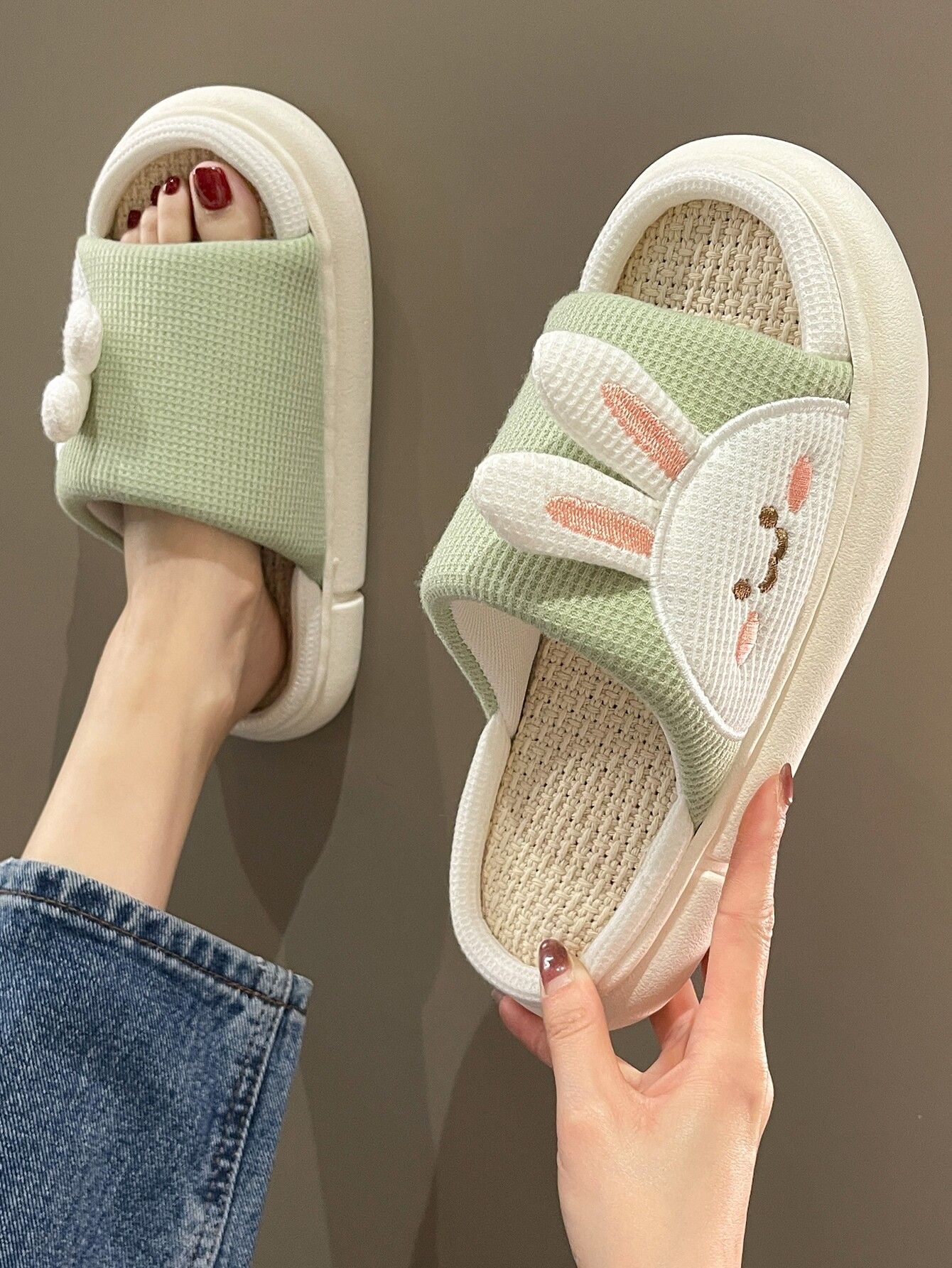 Мягкие тапки олени. Воздушные тапочки оригинал. Тапочки в виде рыбы. Смешные домашние тапочки. Креативные тапочки.