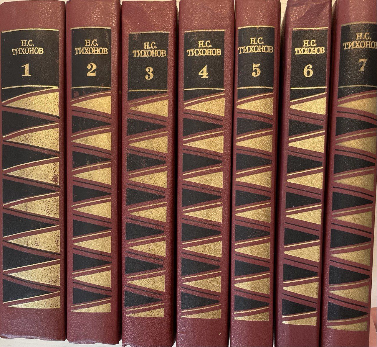 гоголь собрание сочинений. собрание сочинений (комплект из 7 книг). фейхтвангер собрание сочинений в 6 томах. в. 7 томов брем жизнь животных.