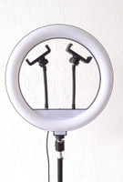 Кольцевая лампа SDM-ZB1221- BD-300-12inch 2 clip tripod 1600 mm с напольным штативом и 2 мя держателями  для телефонов. Спонсорские товары