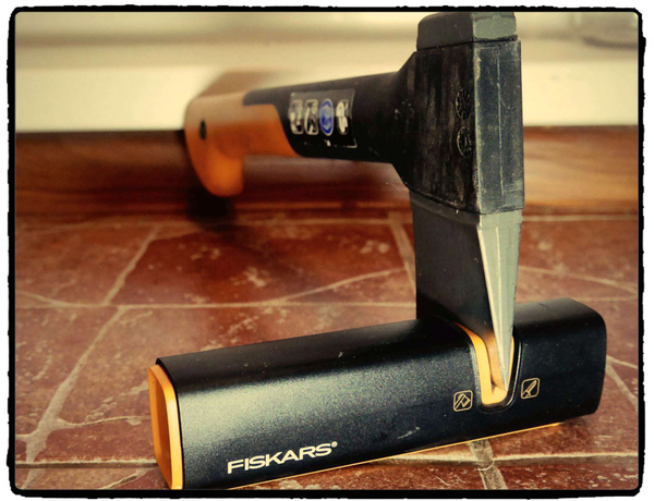 Ручная точилка 4в1 топоров косы ножей ножниц Fiskars/1200740 TM ...