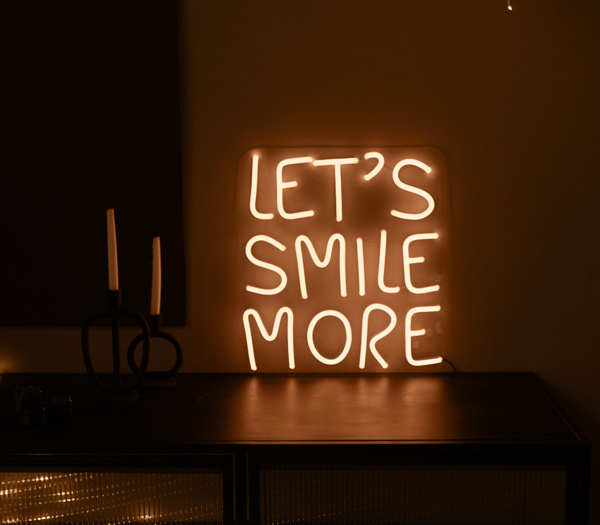 Табличка неоновая let's smile more, 50x57 см, 57 см, 50 см - купить в ...