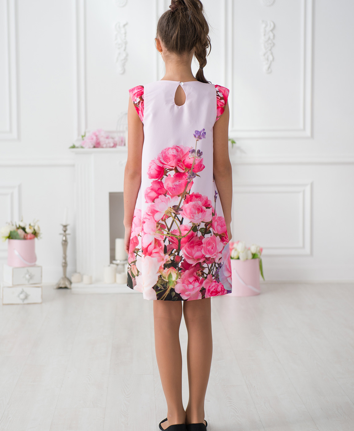 Розовое платье с бабочками