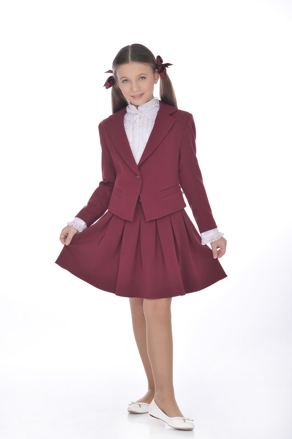 форма бордового цвета. жакет маленькая леди 853-516. бордовый жилет для девочки. бордовая жилетка для девочки в школу. школьная форма бордовый сарафан.