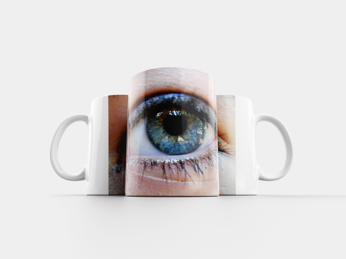 Eye cup. Глаз в кружке. Кружка с носом и глазами. Чашка с глазами керамика. Голубые глаза в кружке.