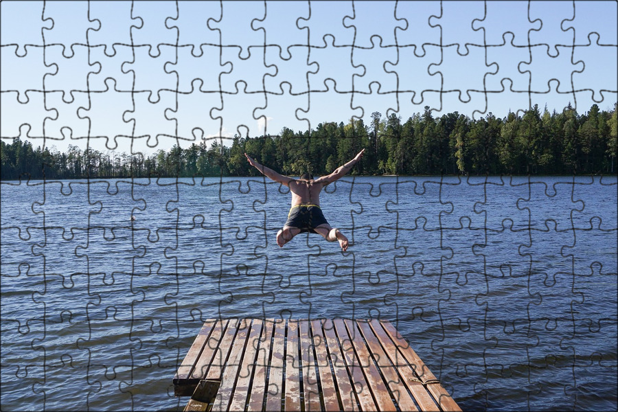 Фотосессия у реки летом. Кто такая на озере. Нимфа в озере. Телецкое озеро купание. Кто такая на озере.