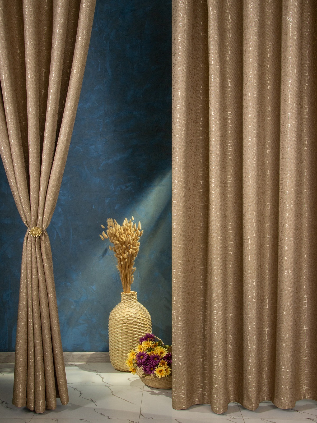 Шторы цветы. Портьеры в горошек. Шторы для ванной комнаты 200х240. Штора для ванной комнаты «shower curtain» 3d. Максидом шторы.