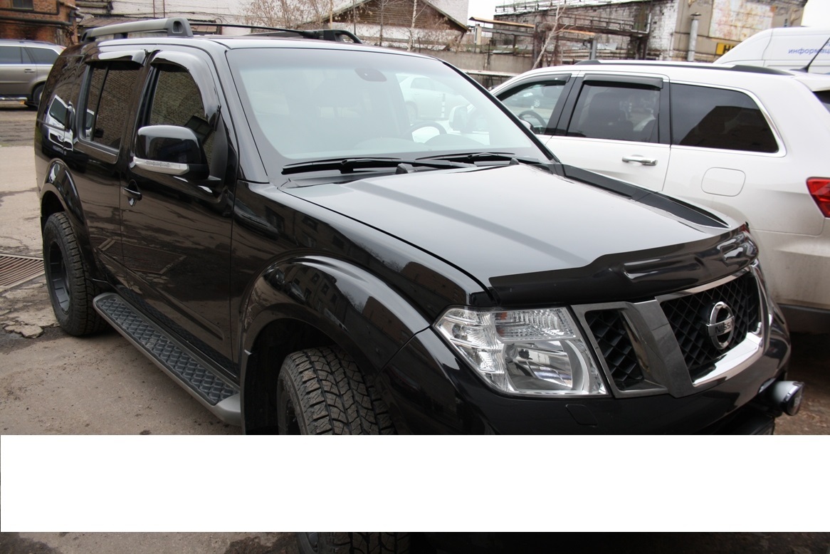 Ветровики для ниссан патфайндер r51. Дефлекторы ниссан патфайндер. Дефлектор капота nissan pathfinder r51. Ниссан патфайндер 2005. Дефлекторы sim nissan pathfinder.