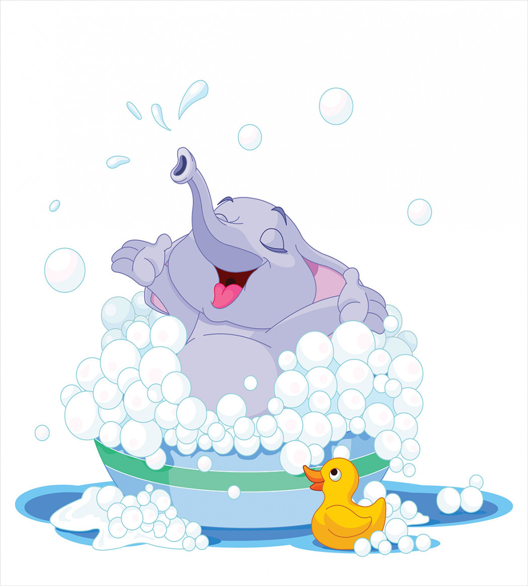 Слоненок купается в ванной