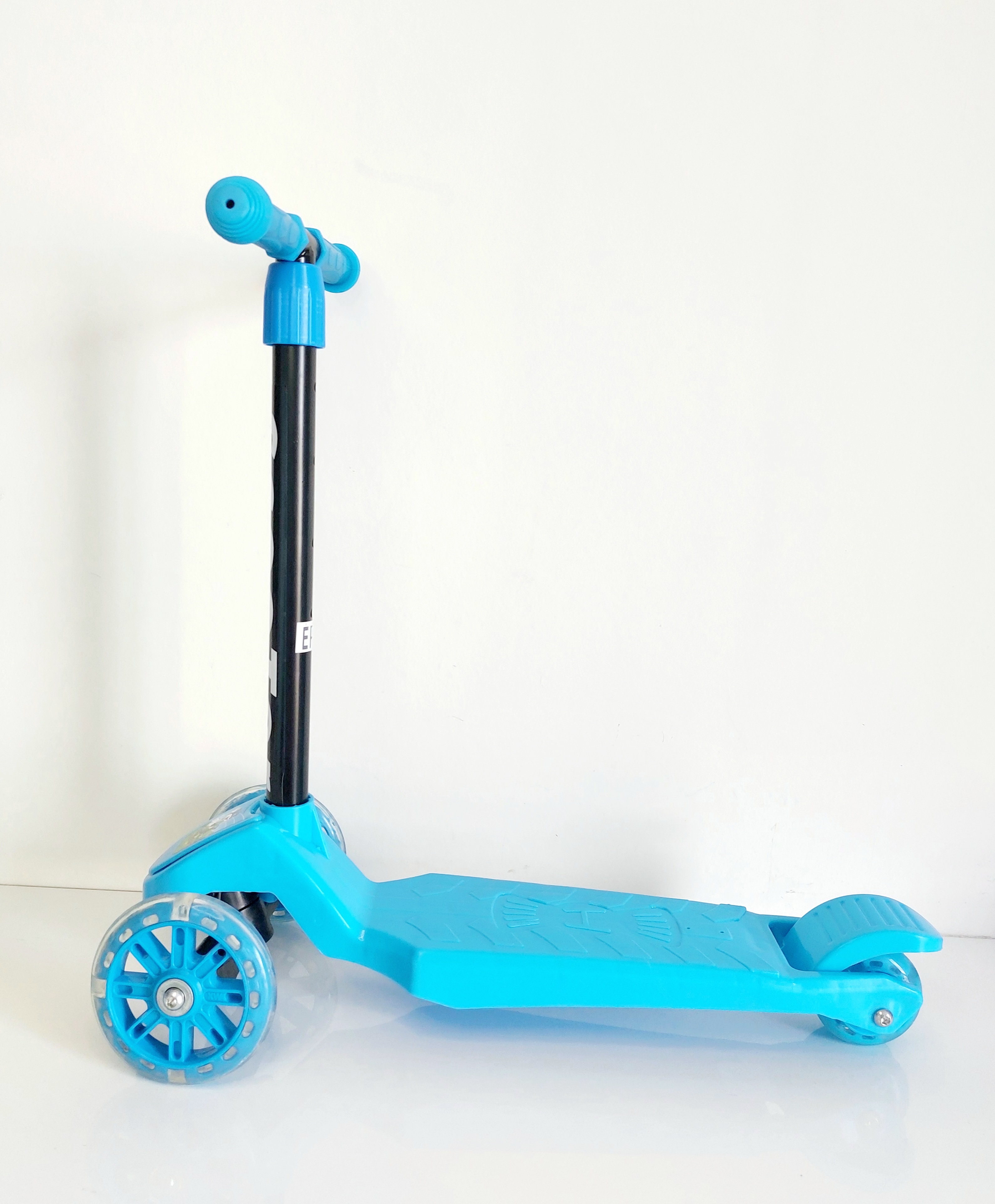 Самокат детский рейтинг лучших. Самокат Scooter трехколесный складной. Трехколесный самокат для 7 лет. Детский самокат трехколесный с поворотным рулем. Пружина для самоката трехколесного детского