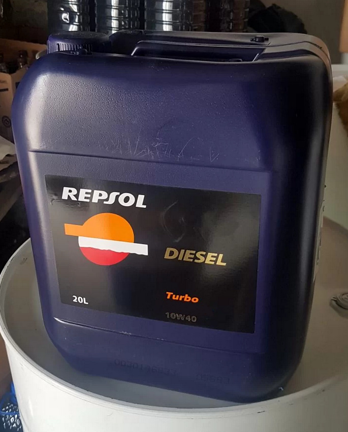 Купить дизельное масло 15w40. Масло моторное Repsol Diesel Turbo UHPD 10w-40 20 л. Масло моторное Repsol Diesel Turbo THPD 10w40. Масло моторное Repsol Diesel Turbo UHPD 10w 40 208л. Repsol 10w 40 Diesel для грузовиков.