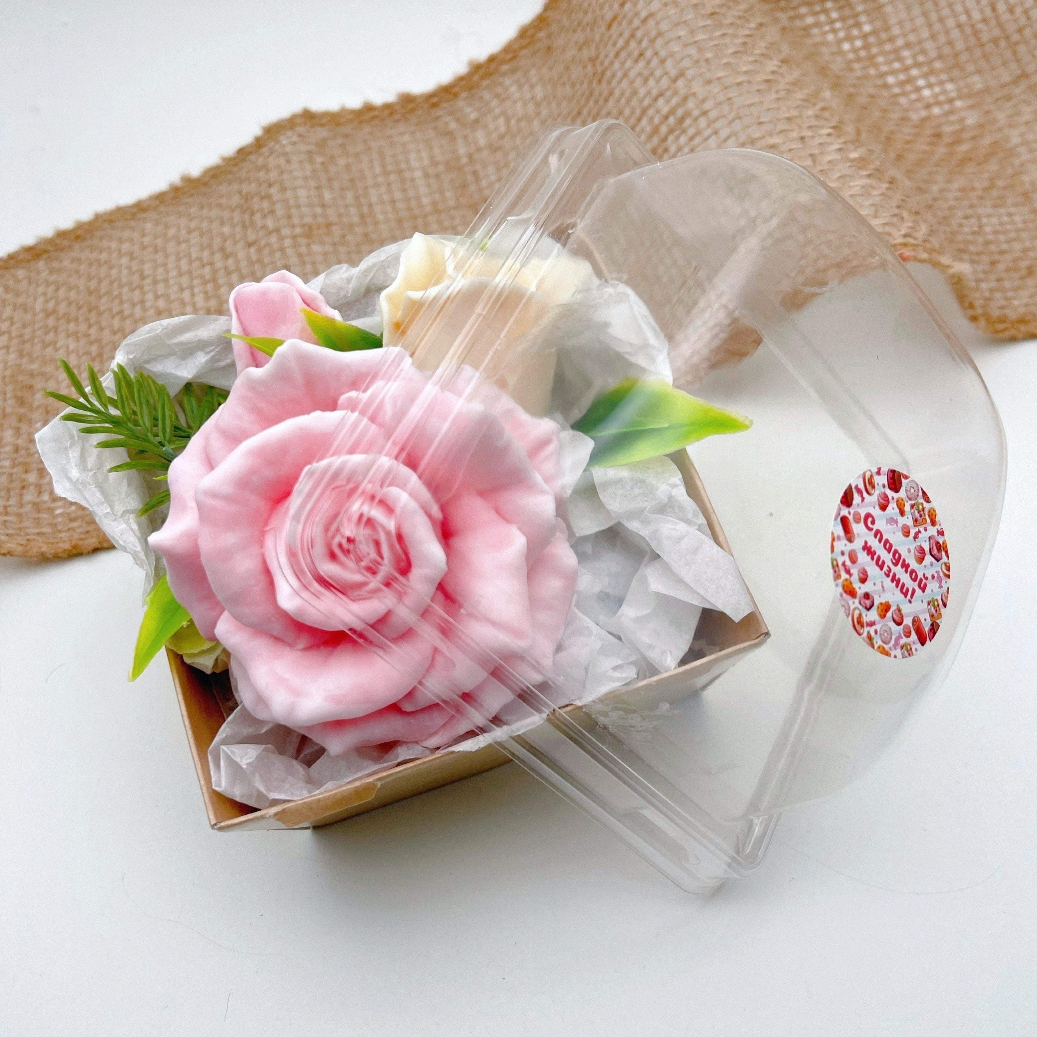 Мыло из роз в домашних условиях. Мыльные наборы для девушки. Benefit Magic Soap мыло розы. Benefit Magic Soap коробка роз.