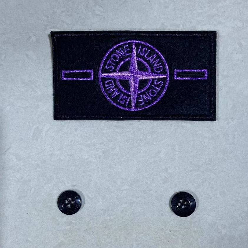Фиолетовый патч stone island. Классический патч stone island. Патч локомотив stone island. Фиолетовый патч stone island. Стикеры стон айленд.
