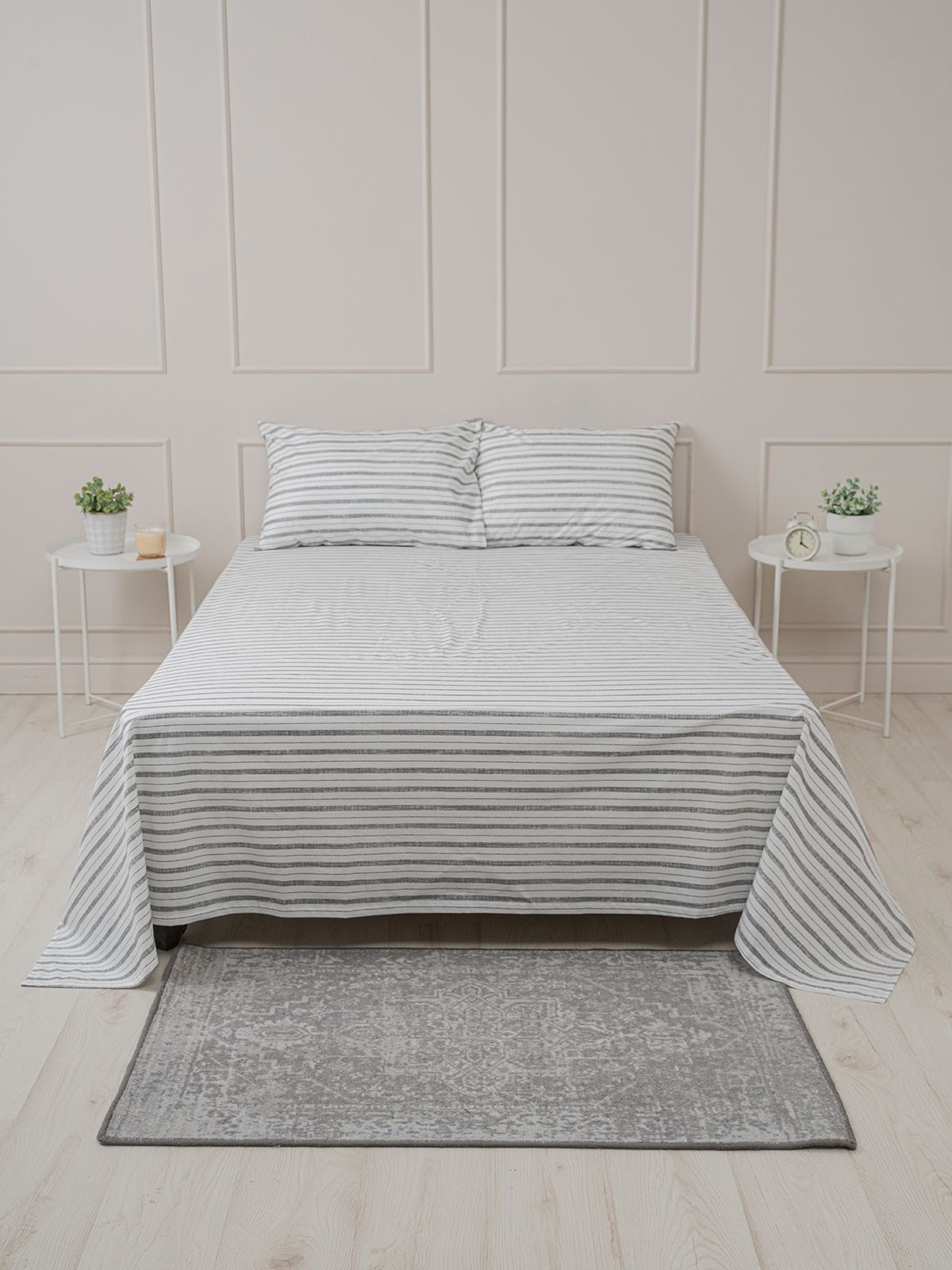 Нужны простыни на резинке, 160*200,180*200, нейтральных оттенков, хлопок. Простыня yerrna. 10440 yerrna. Белая простынь при клещах. Простынь на резинке 160х200.