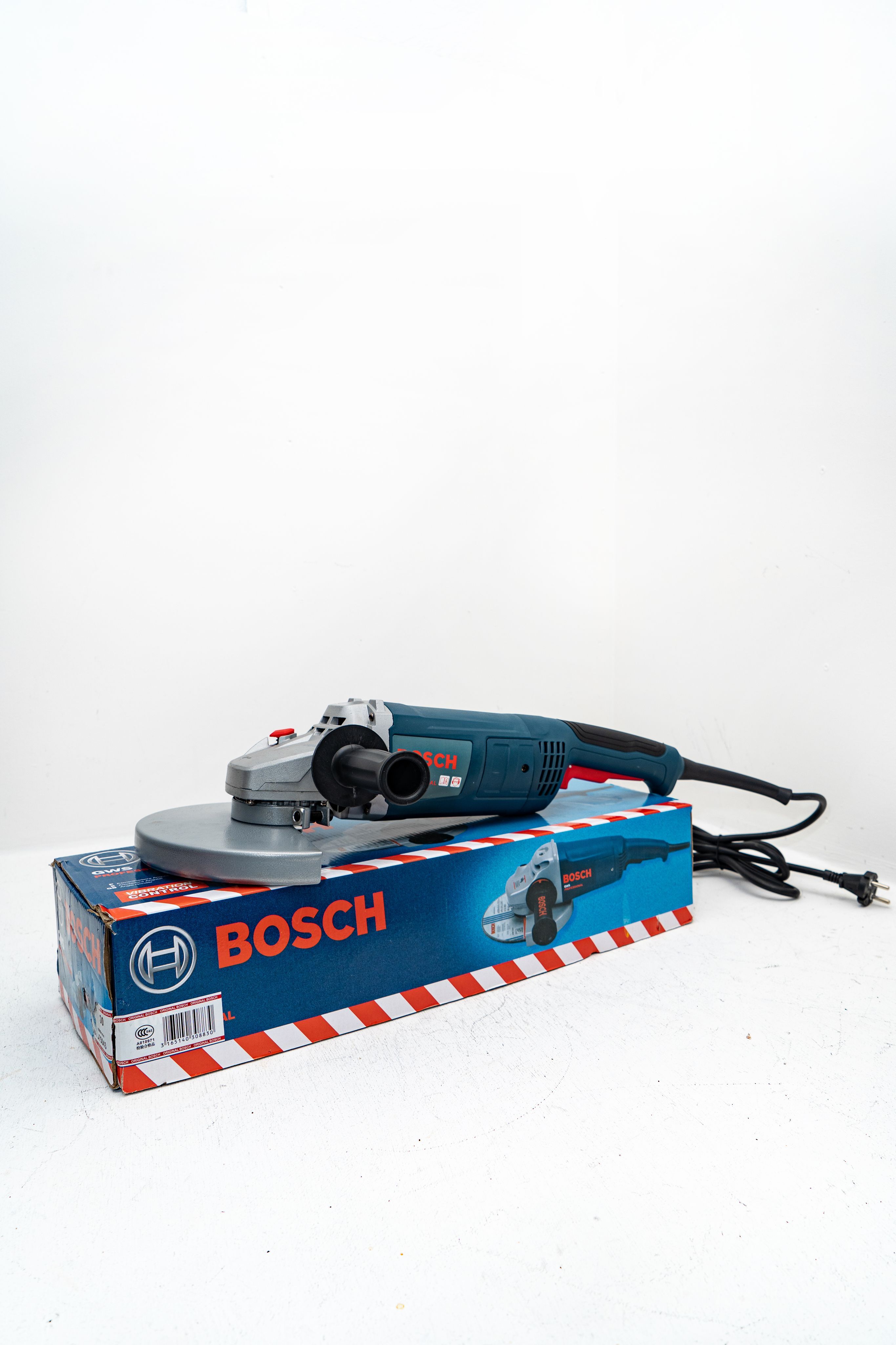 Ушм bosch 2200. Болгарка бош 230. Бош 230. Bosch болгарка 230 нархи. Резьба на ручке УШМ бош 230.