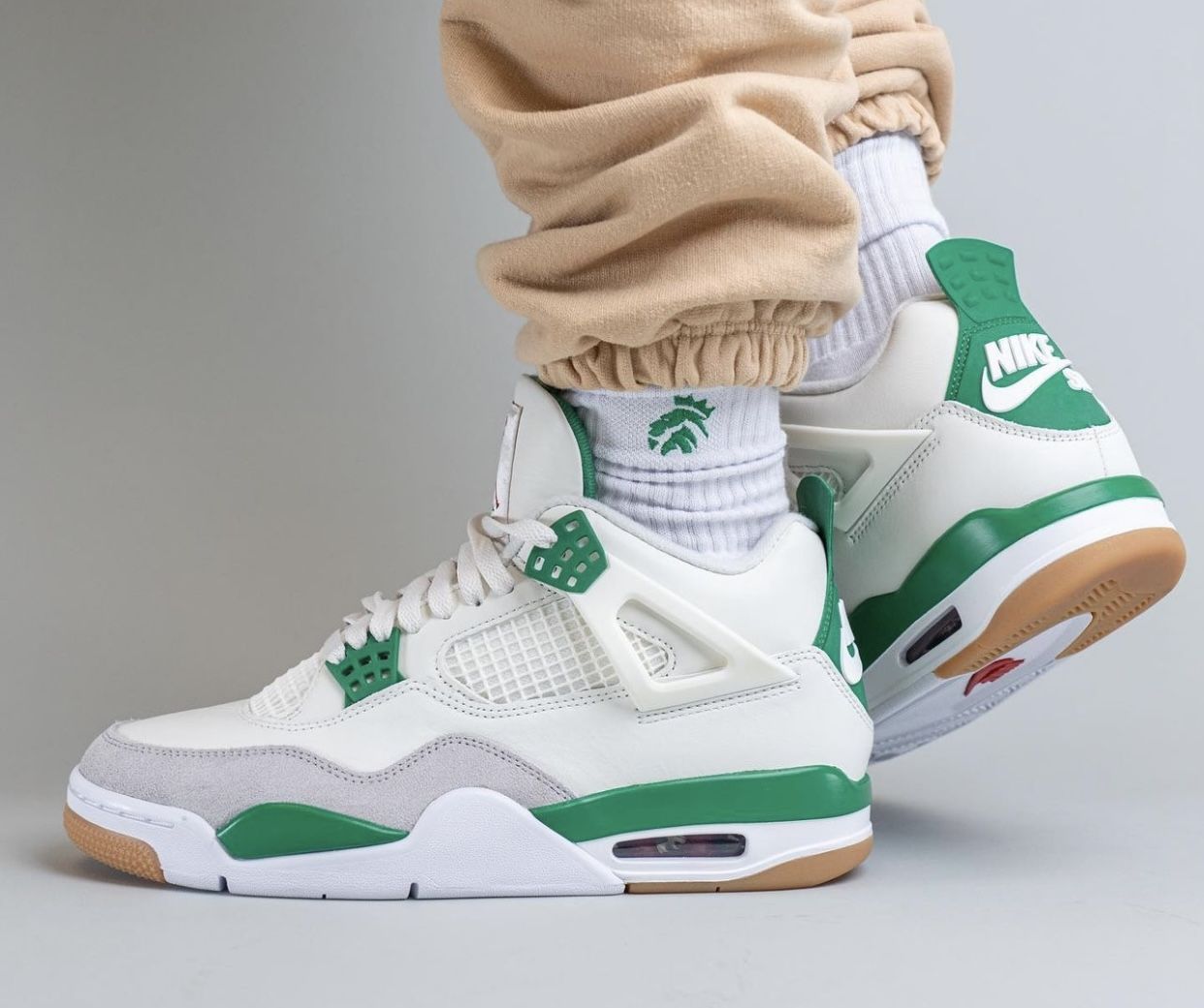 Jordan 4 SB Pine Green