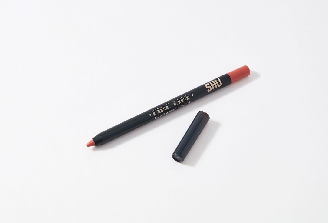 Мазок карандашом для бровей. Shu fine line. Shu fine line. Карандаш для губ shu fine line 423 карамельный. Shu косметика карандаш для губ 426.