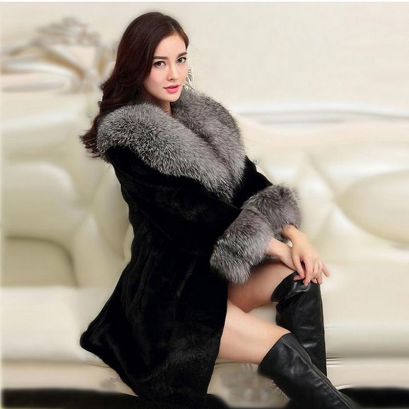 Меховое пальто женское зимнее фото. Fox fur Coat. Шуба женская. Шубы женские зимние. Женщина в шубе.