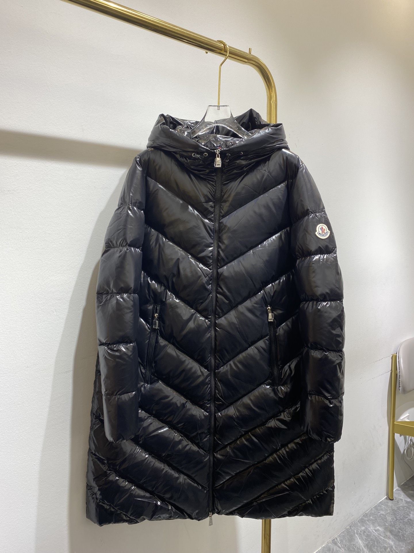 Пуховики женские MONCLER купить на OZON по низкой цене