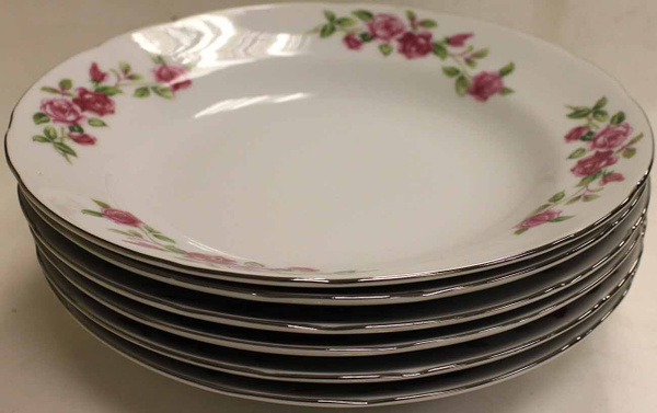 тарелка с фалафелем и зеленью