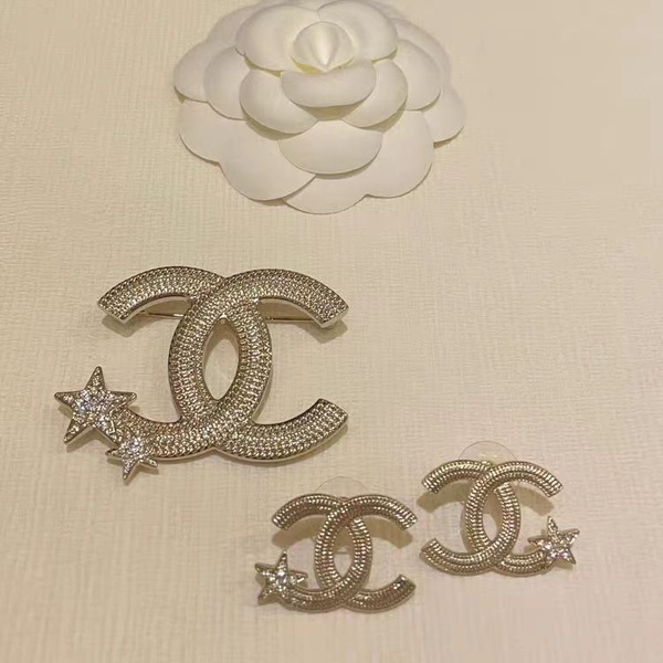 CHANEL брошь - купить с доставкой по выгодным ценам в интернет-магазине ...