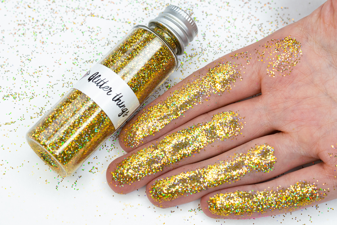 Glitter gold courtney. Глиттер блестки для тела. Блестки на лице. Золотые блестки для тела. Глиттер золотой для тела.