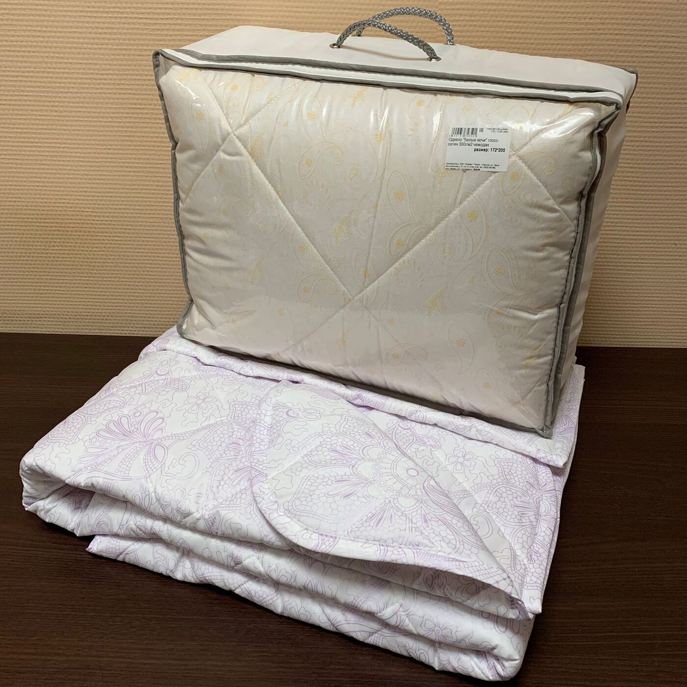 фото Одеяло "Белые ночи" глосс-сатин, облегченное, чемодан, 1.5 спальное