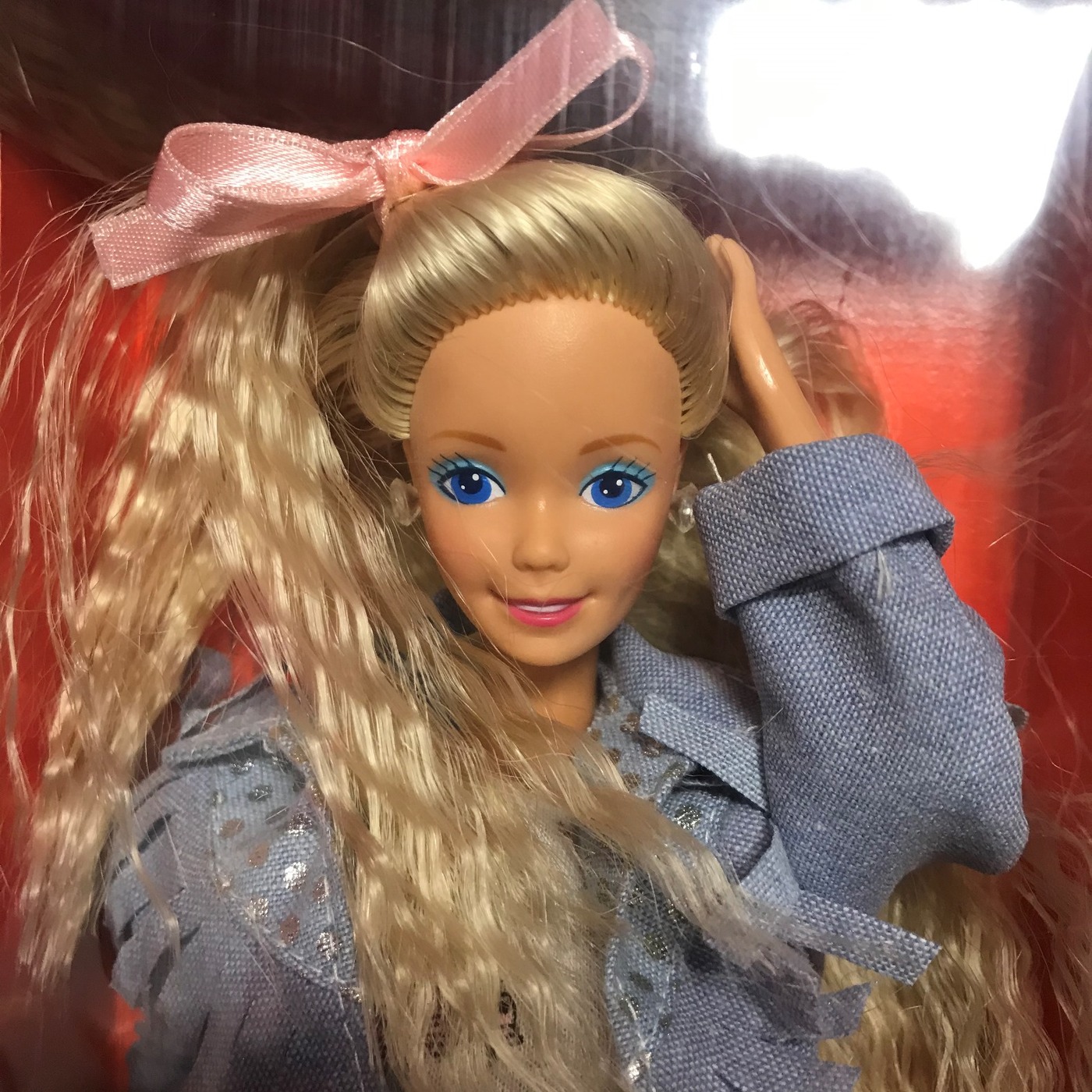 Feeling fun. Барби feeling fun 1988. Лак для волос Барби. Барби Фил Бим. Barbie feels модель.