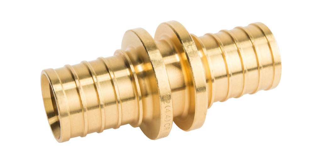 Штуцер 00210-10. Муфта аксиальная латунь 25-3/4. Муфта с накидной гайкой 20 3/4 евроконус. Аксиальное соединение сшитого полиэтилена. Муфта аксиальная 25.