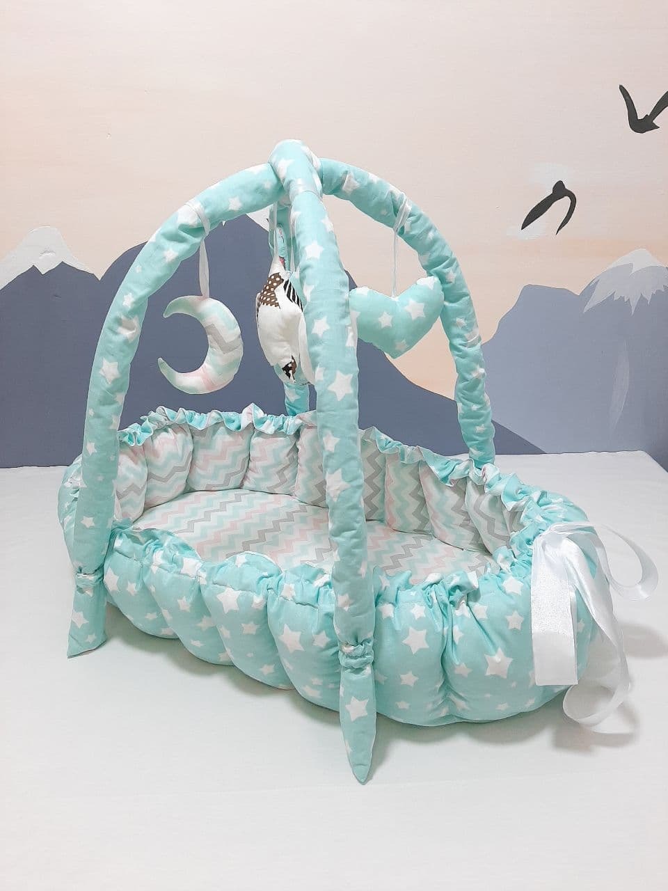 Позиционер для сна новорожденного: что это и как выбрать