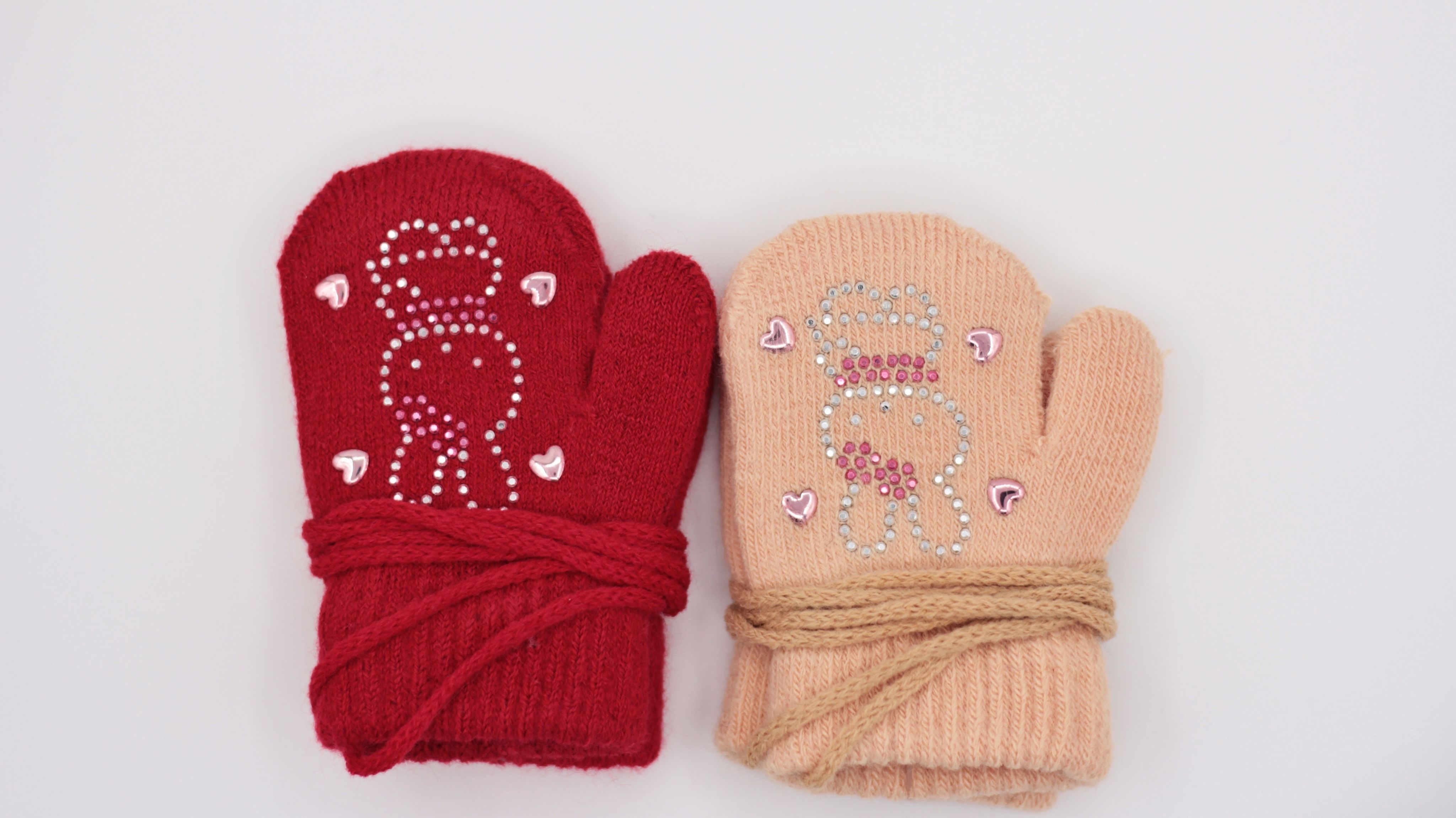 Варежки для девочки спицами. Варежки для девочки. Вязаные детские рукавички. Вязаные варежки спицами девочке 7 лет. Варежки для детей.