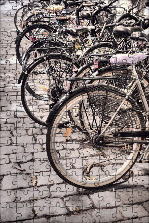 Велосипед street. Велосипед на улице. Велосипеды на старых улицах. Старый велосипед в дизайне сада.