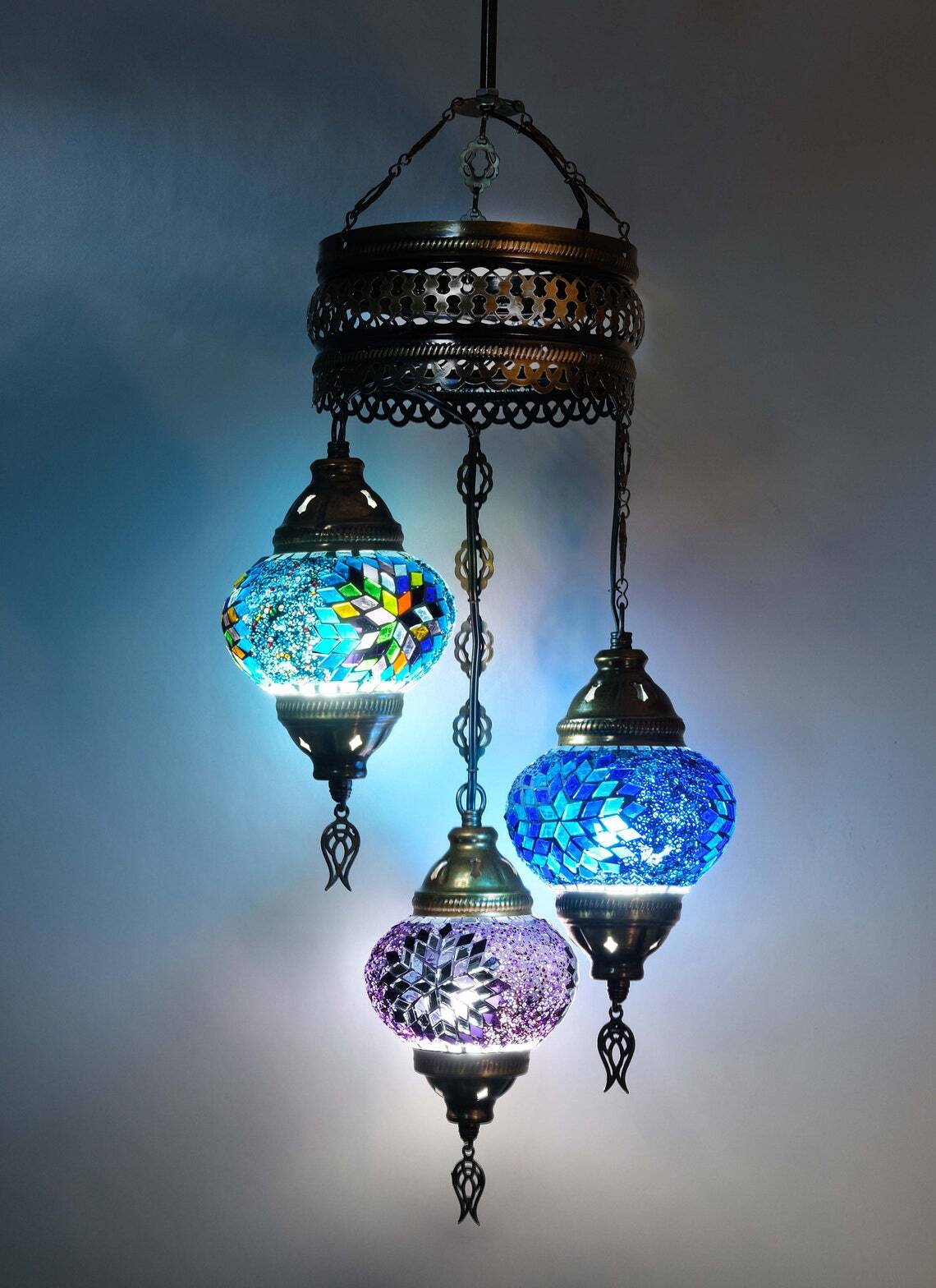 Турецкие светильники из цветного стекла в интерьере