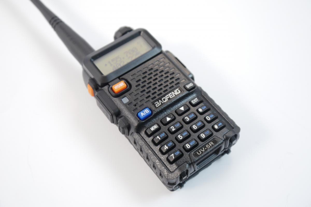 UV-5RРация-дальностьпередачидо10км,мощность5Вт,128каналов,дисплей,радиоFM-лучшиерацииподарочнаяупаковка