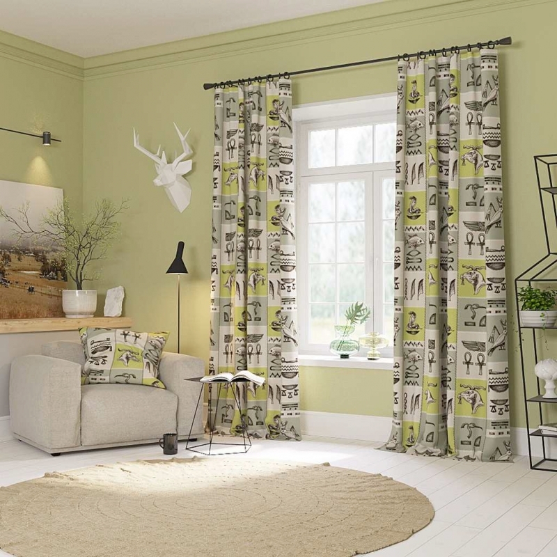 Шторы из дубая. Интерьер в стиле 70-х 60-х. Бордовые шторы в спальне. Синие шторы на кухне. Шторы черногоров хоум купить.