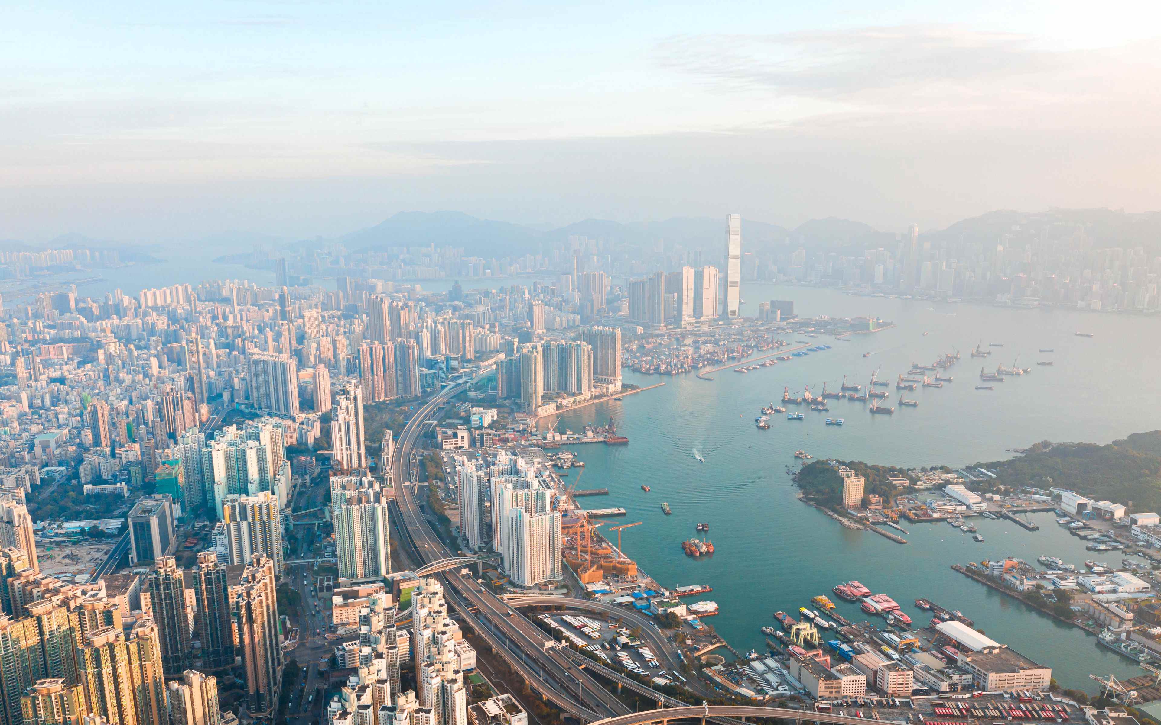 Гон конге. Китай Гонг Конг. Мегалополис Сянган. Гонг Конг небоскребы. Небоскреб Гонконга скайскрепер.