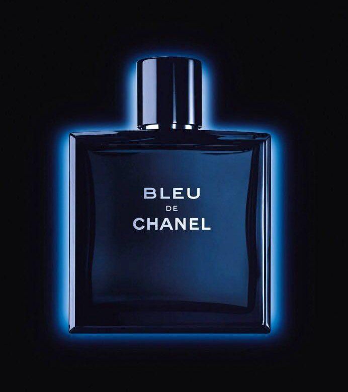 Chanel bleu отзывы. Духи Блю де Шанель. Блю Шанель мужские духи 150 мл. Мужская туалетная вода bleu de Chanel. Духи мужские Chanel bleu.