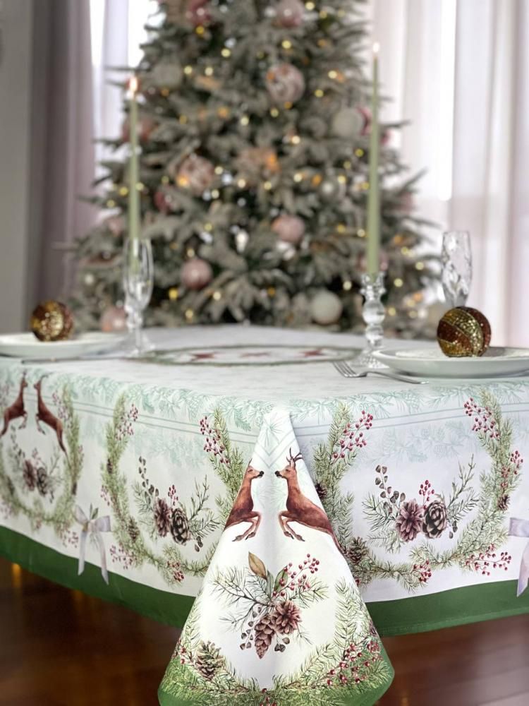 Скатерть простоквашино. Гобеленовая скатерть лесные друзья у кормушки. Скатерть лес. Скатерть лес. Скатерть лес.