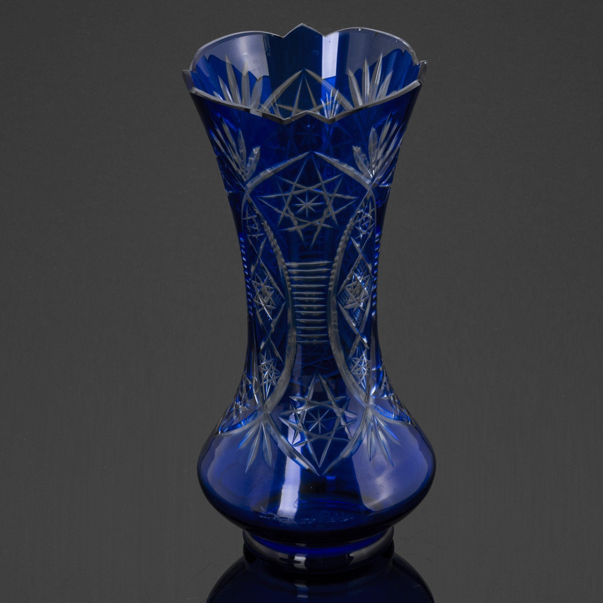 Гжельские вазы для цветов. Красивые напольные вазы. Восточная ваза. Лампадка на кладбище из гранита. Вазы владикавказ.