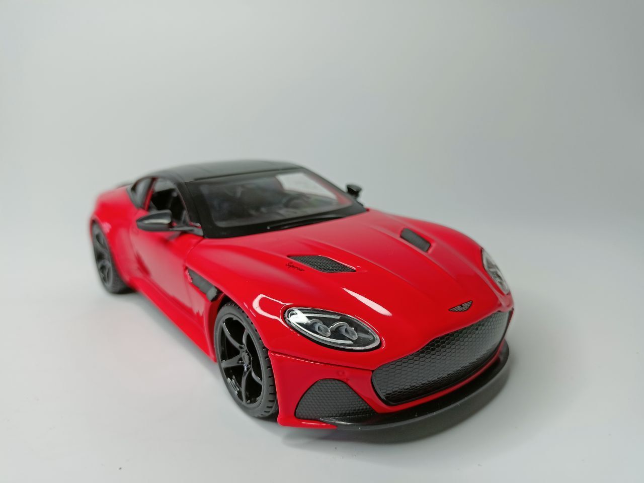 Модель автомобиля Aston Martin DieCast коллекционная металлическая игрушка  масштаб 1:24 красный - купить с доставкой по выгодным ценам в  интернет-магазине OZON (909174468)