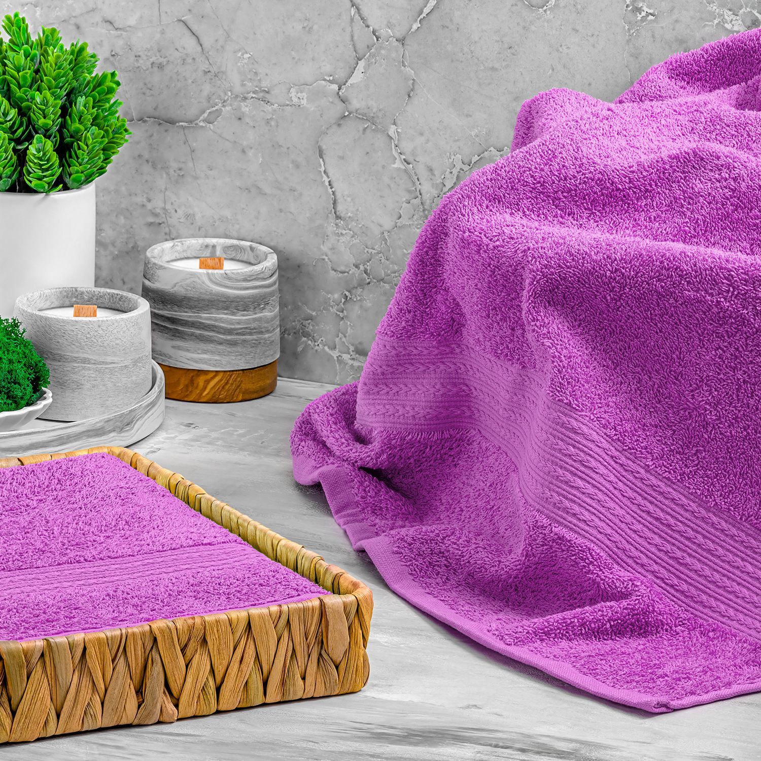 Фиолетовое полотенце. Полотенце с сиренью. Фиолетовые полотенца в ванной. Светло фиолетовые полотенца.