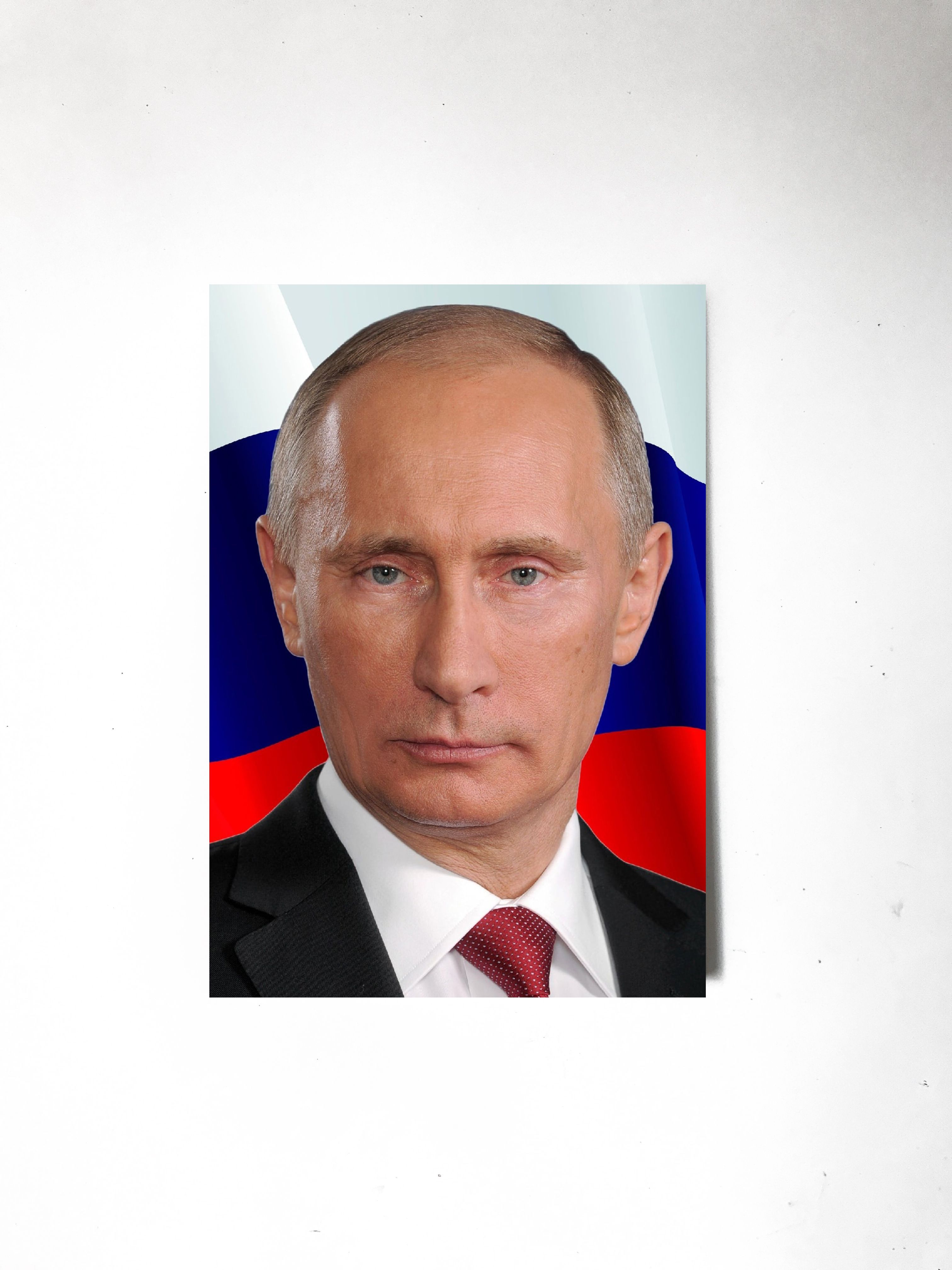 Путин на фоне флага россии в хорошем качестве