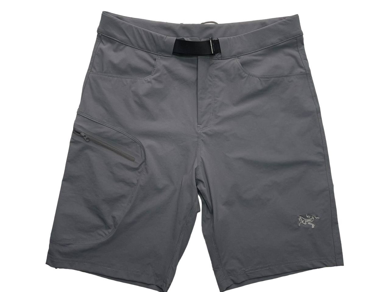 Шорты arcteryx. Шорты Arcteryx мужские. Arc'teryx шотры. Arcteryx shorts Essential. Шорты Arcteryx на белом фоне.