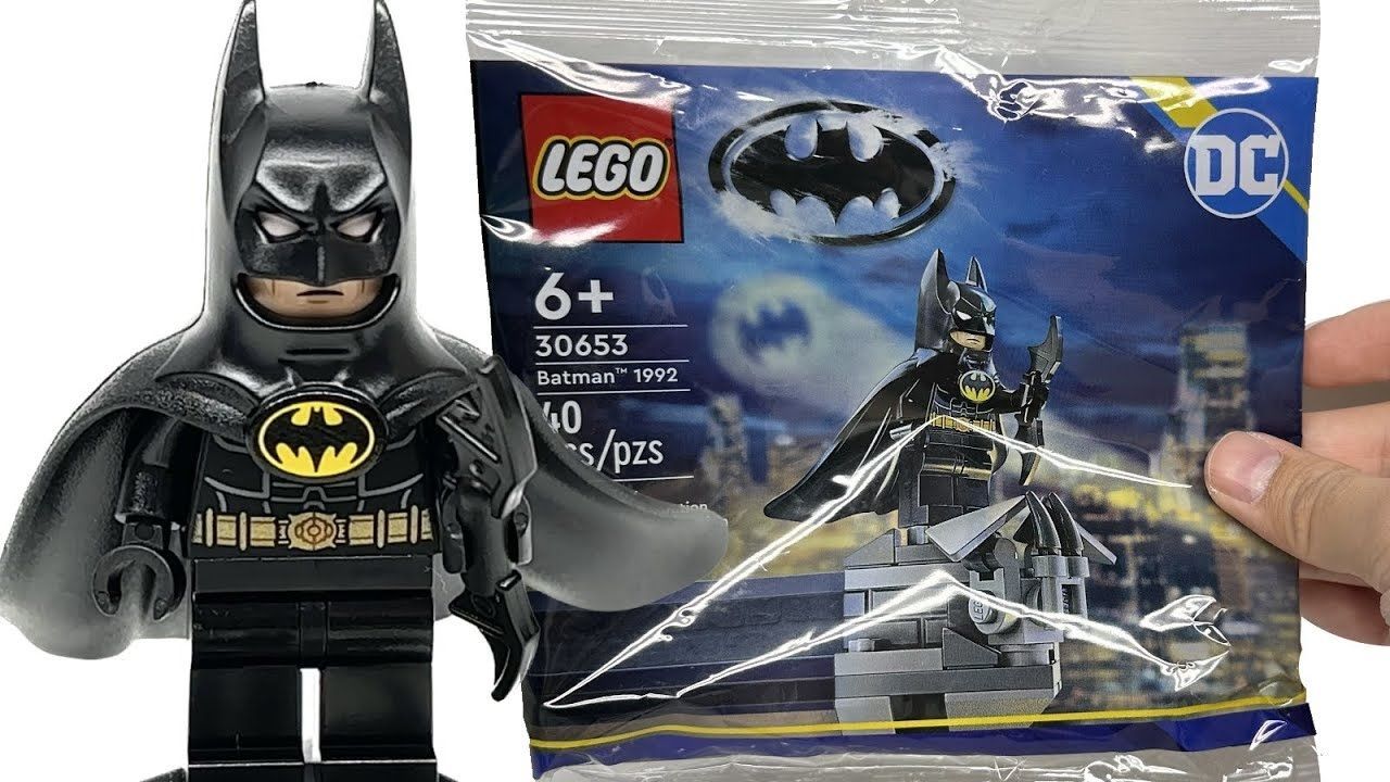 <b>LEGO</b> 30653 <b>Batman</b> 1992 включает в себя минифигурку <b>Бэтмена</b> с капюшоном, сто...