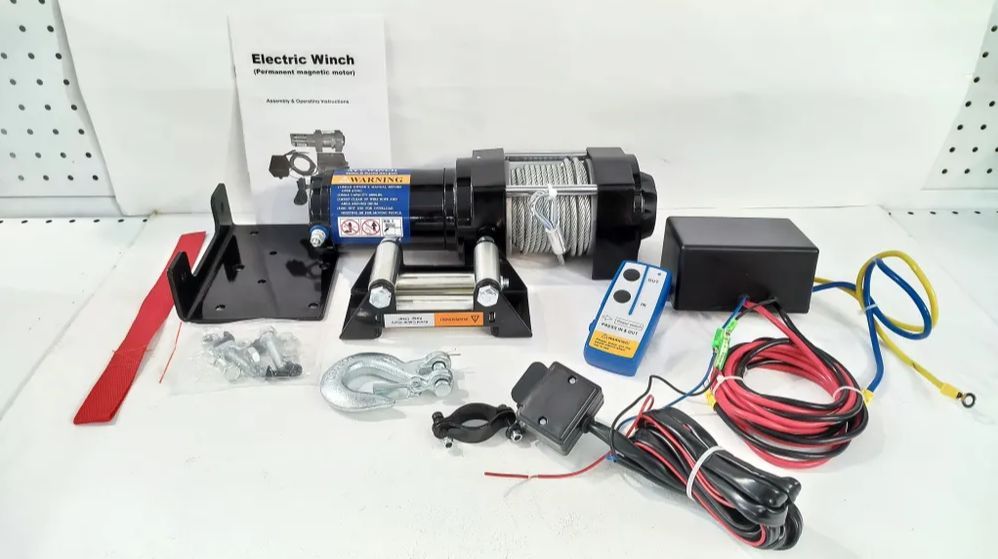 Тяговый 12v. Лебедка Electric winch 4000 lbs. Автомобильная лебедка Electric winch 4000 кевлар. Лебедка 4000 отверстия площадки