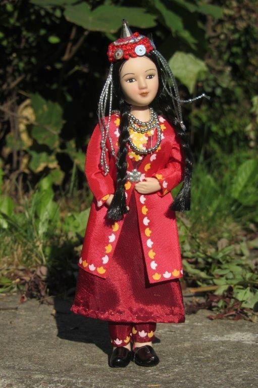 Кукла в национальной одежде. Куклы туркменский костюм ДЕАГОСТИНИ. Национальные куклы. Куклы в национальных костюмах. Куклы в национальной одежде.