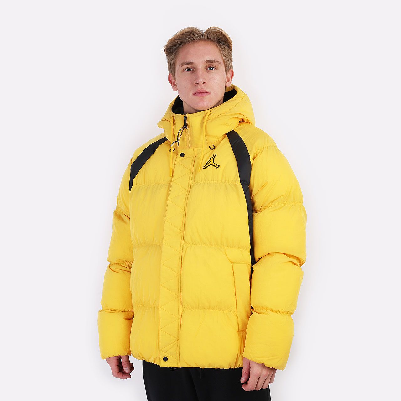 Essentials puffer jacket. Куртка Air Jordan Essentials Puffer. Мужской пуховик Jordan Essential Puffer Jacket. Jordan Essentials Puffer Jacket жёлтый. Nike Jordan Essentials пуховик.