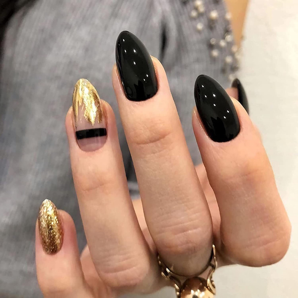 Дизайн ногтей френч с золотом (76 фото)
