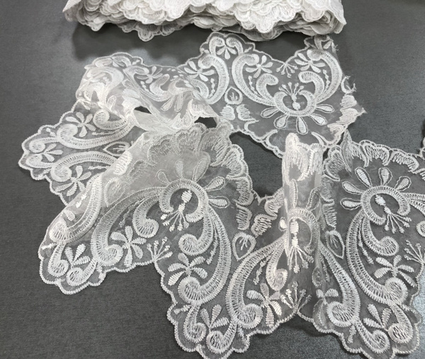 Тесьма с вышивкой на кристалоне белая Италия - купить с доставкой по ...