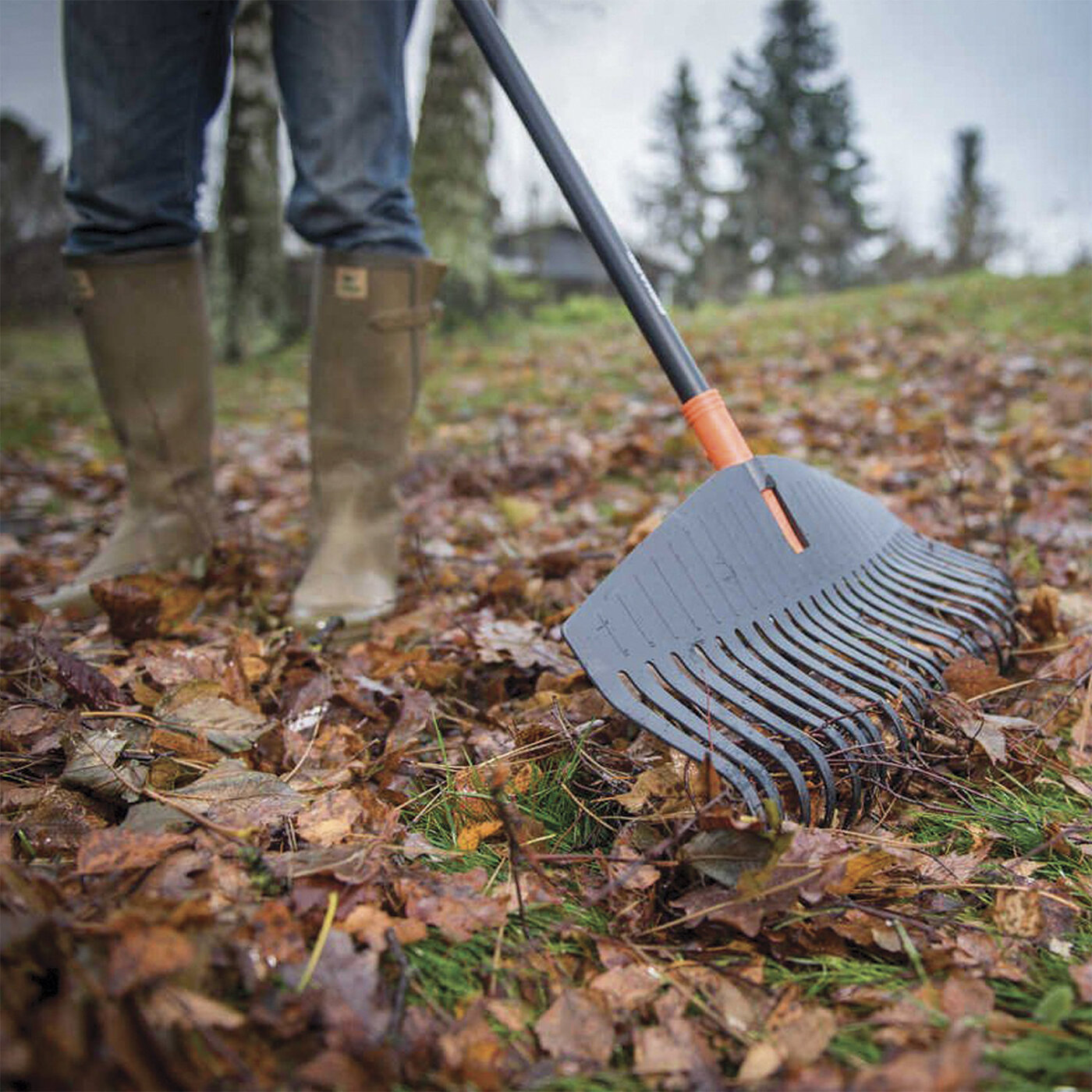 Купить для уборки листьев. Грабли fiskars (1014915). Грабли fiskars 1014914. Грабли для листвы Фискарс. Грабли Фискарс Солид.