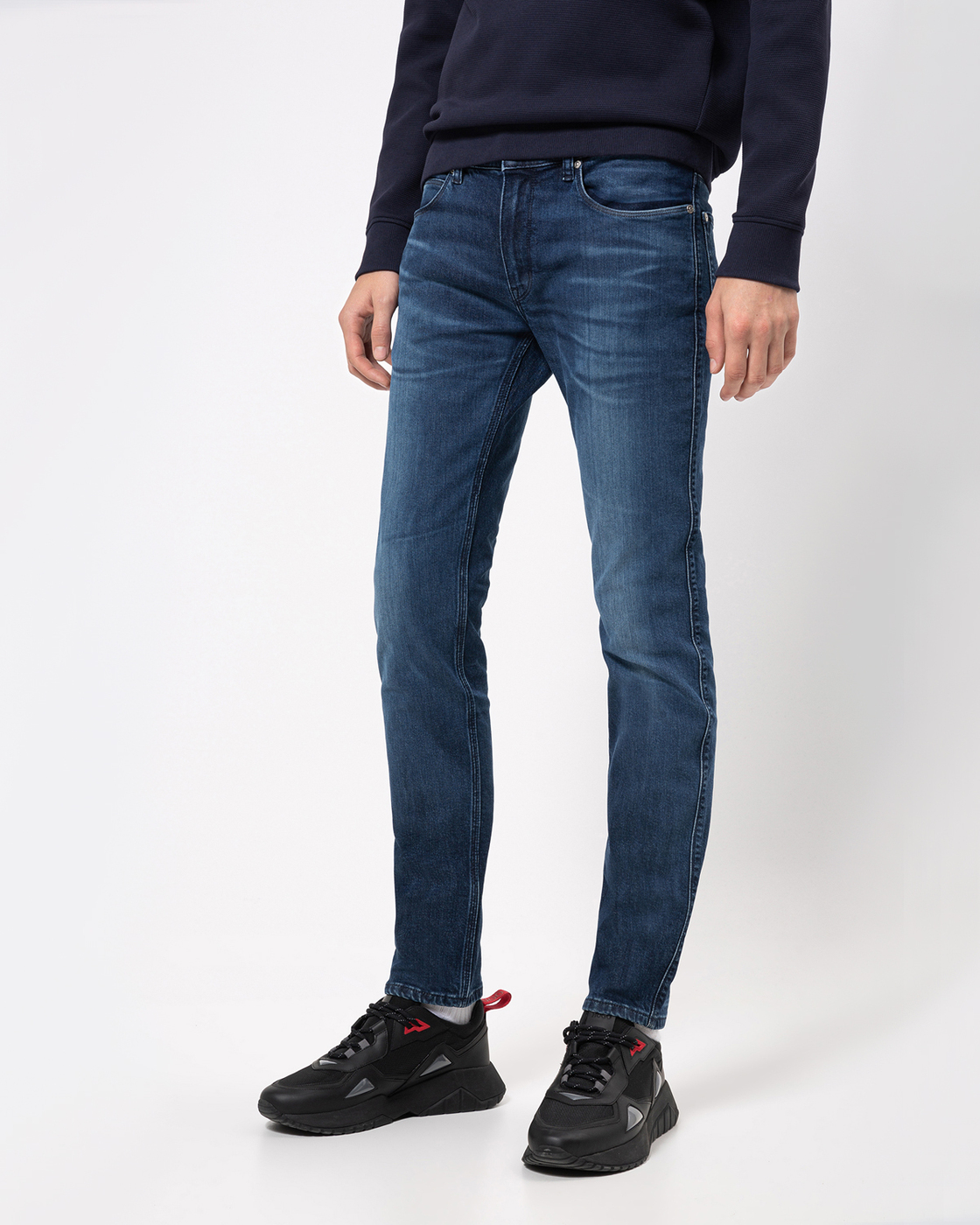 Hugo jeans. Джинсы Hugo 708. Hugo Boss 020 Slim Fit Jeans men. Джинсы Hugo Boss Slim Fit мужские. Hugo 708 джинсы Boss хаки.